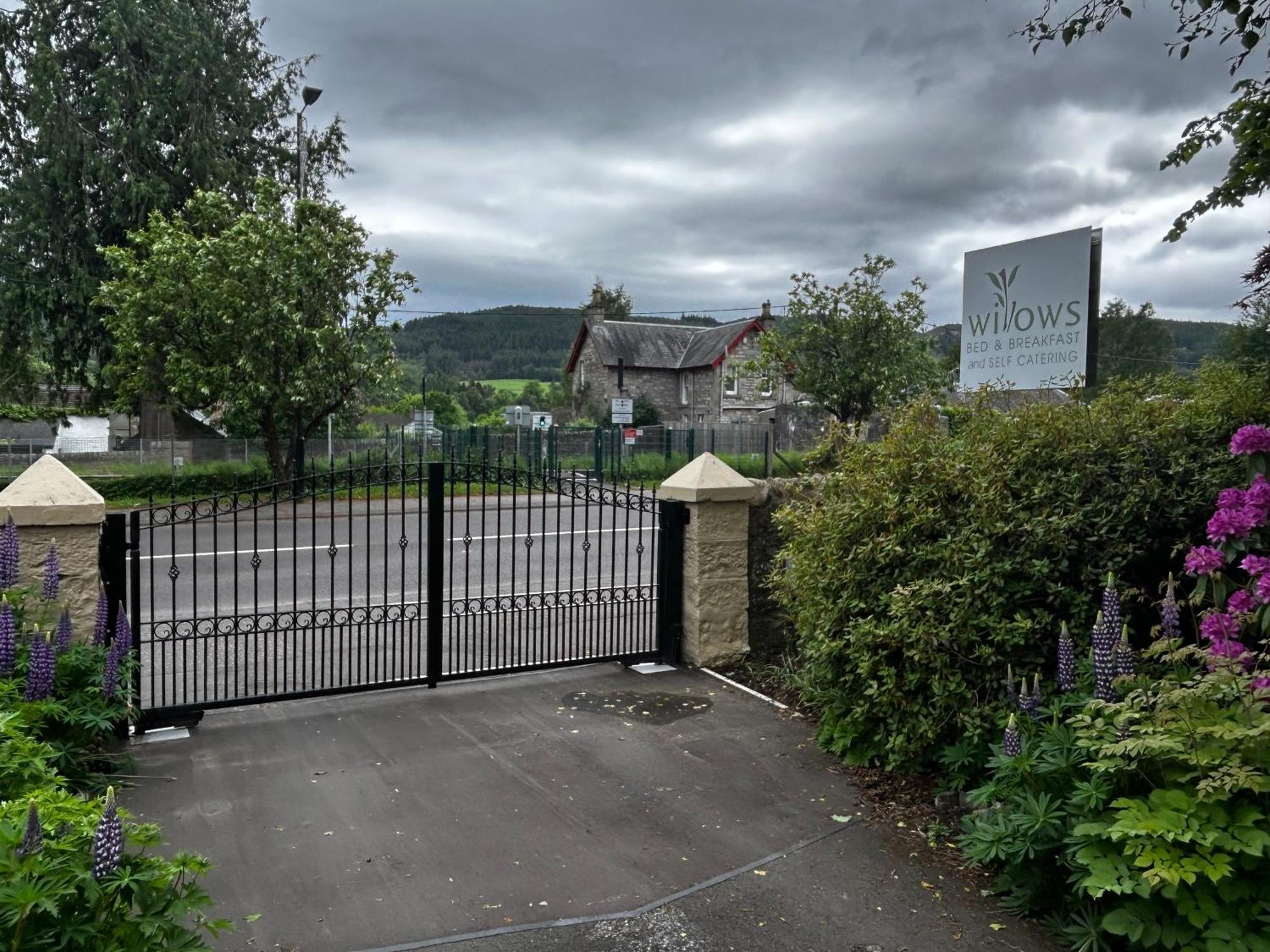 Willows Apartment Pitlochry Esterno foto